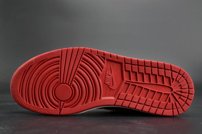 air jordan 1 retro high og “banned” red mens 555088-001