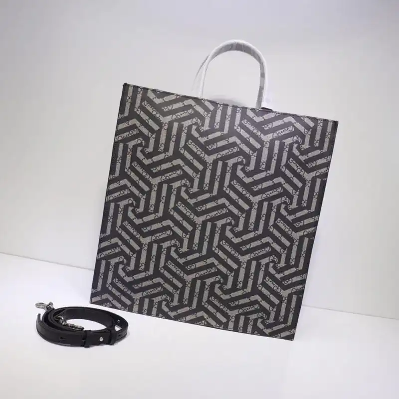 G*u*i tote bags 19gm0010