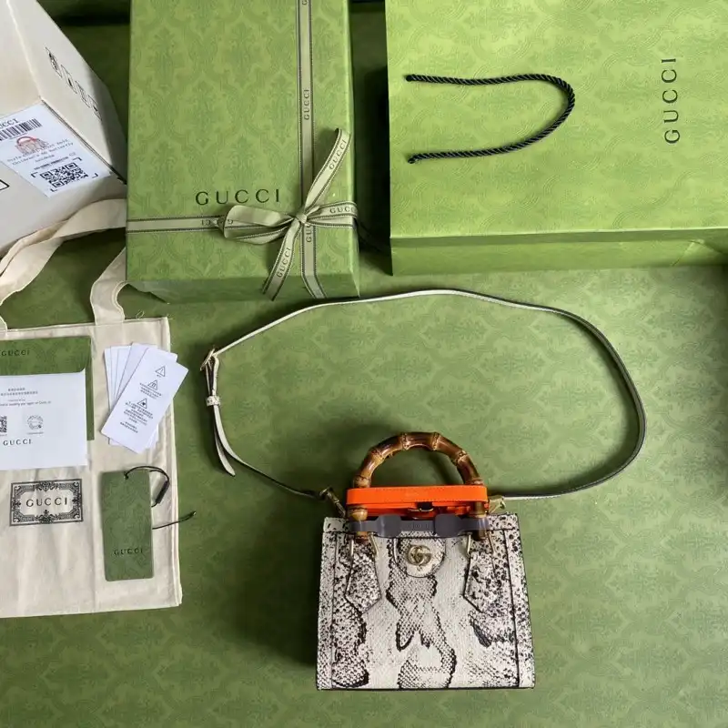 G*u*i s bags 2108ya0019