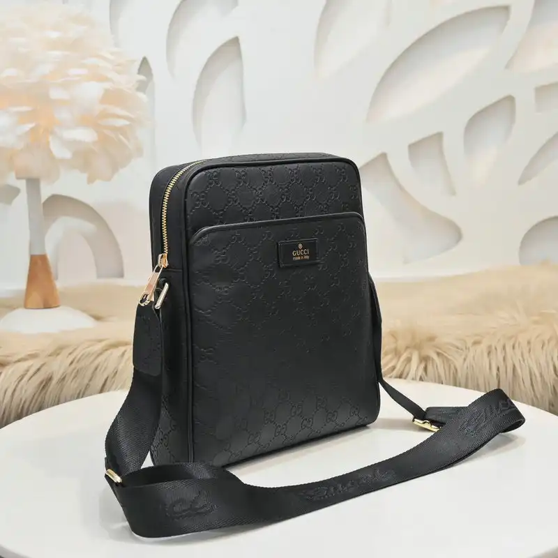 G*u*i s bags 2110yz0021