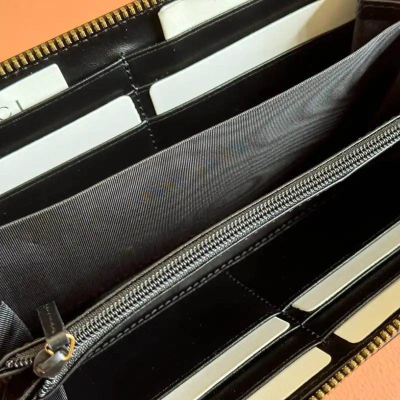 G*u*i bags 2407yz0240