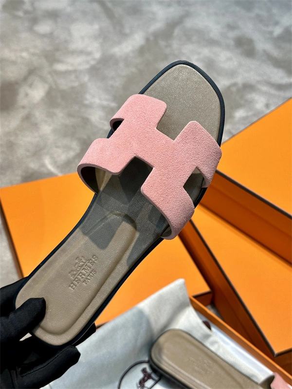 Unique H Slipper 2387