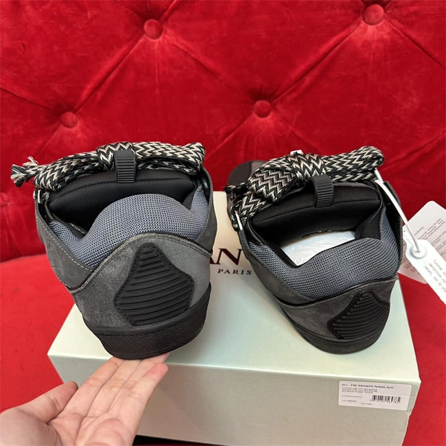 Minimalist Lanvon Curb Sneaker 917