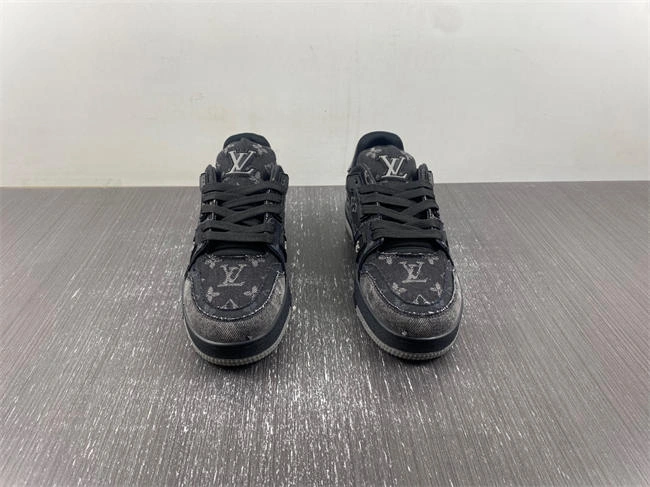 DailyWear Louis Vuitton LV trainer 2138