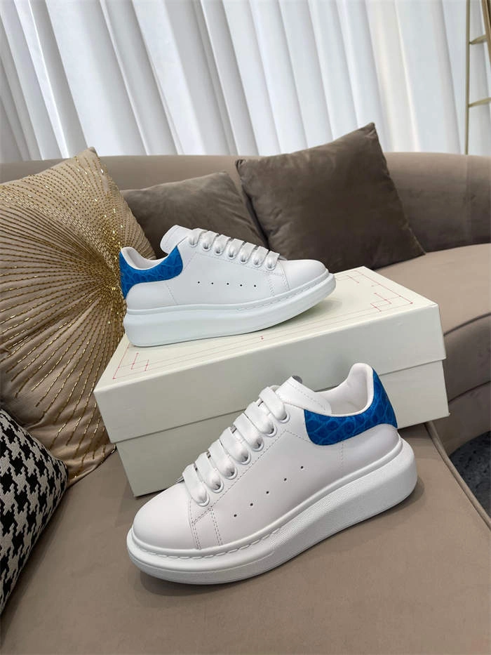 Minimalist Mc Queen 2522