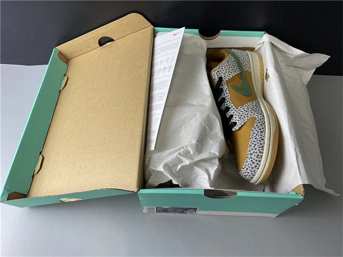 Versatile Nike SB Dunk Low Safari CD2563- 4904