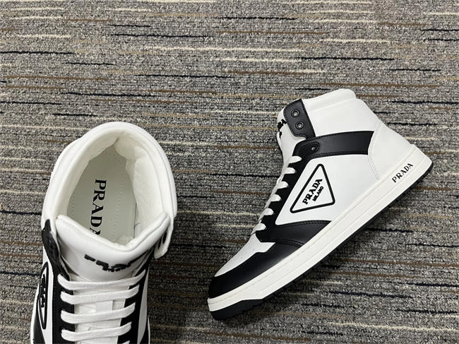 Prada Sneaker Timeless 3356